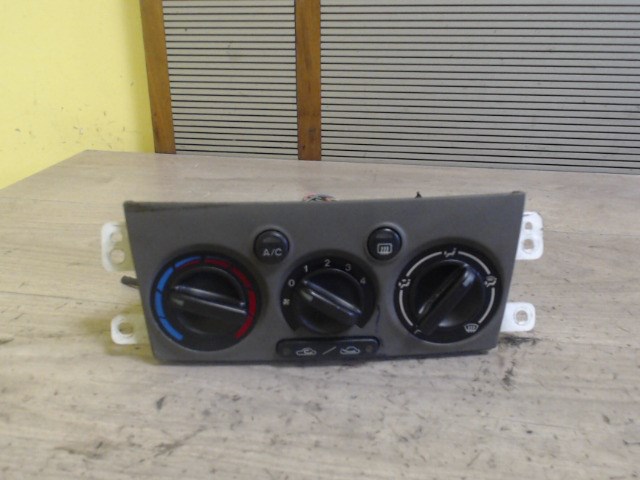 MAZDA PREMACY 99.01-05.10 Fűtés vezérlő panel 1. kép
