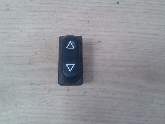 PEUGEOT 306 93-97 Jobb első ablakemelő kapcsoló 1. kép
