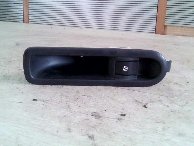 RENAULT Megane Scenic 2006.04.30-2009.05.31 Jobb hátsó ablakemelő kapcsoló 1. kép