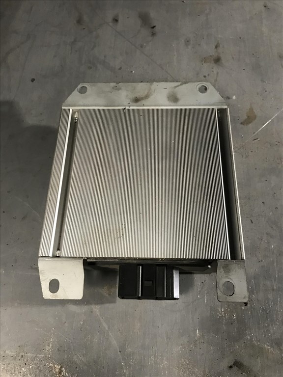 Audi A4 (B6/B7) erősítő  8e9035223 2. kép