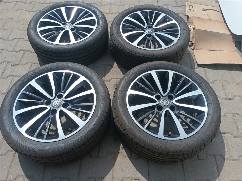 Opel crossland x 17" használt (gyári felni) alufelni, rajta 215/50 újszerű Goodyear nyári gumi gumi  1. kép