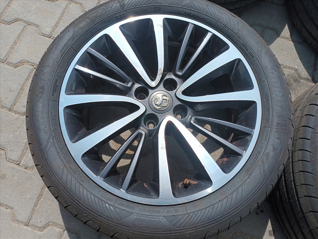 Opel crossland x 17" használt (gyári felni) alufelni, rajta 215/50 újszerű Goodyear nyári gumi gumi  3. kép