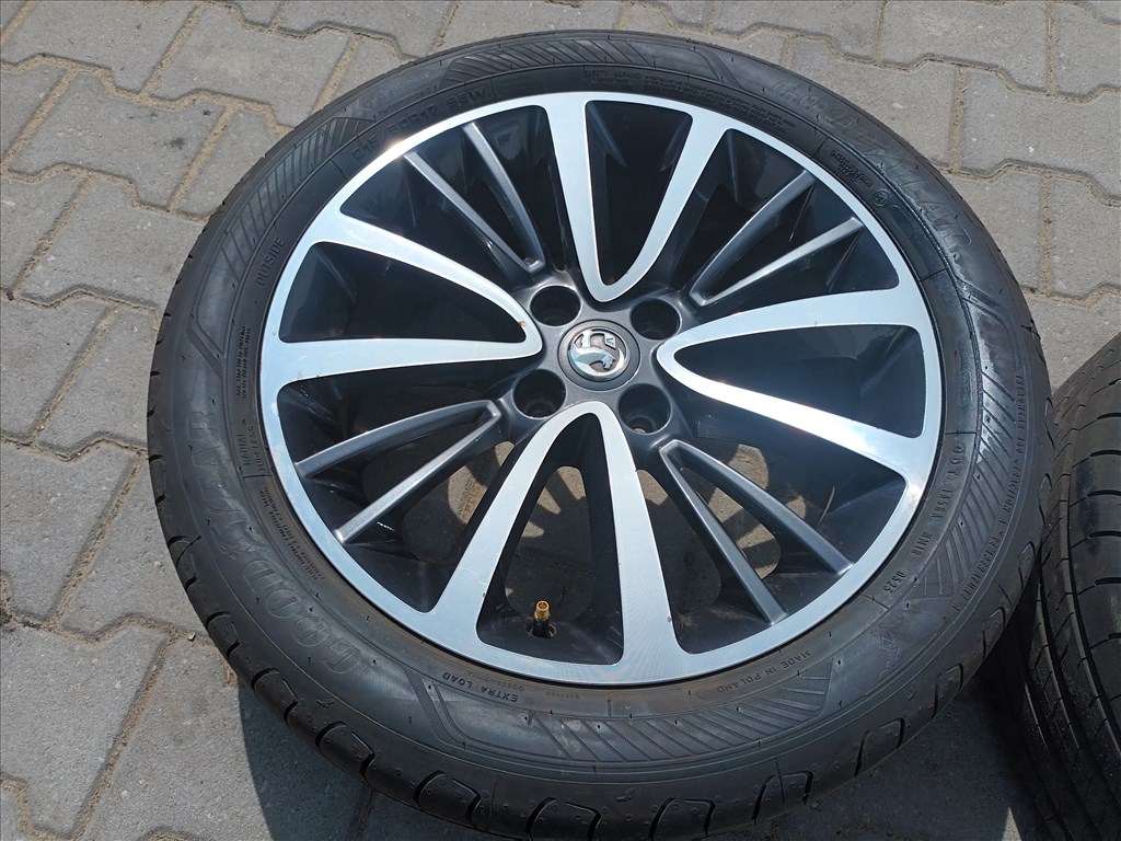 Opel crossland x 17" használt (gyári felni) alufelni, rajta 215/50 újszerű Goodyear nyári gumi gumi  4. kép