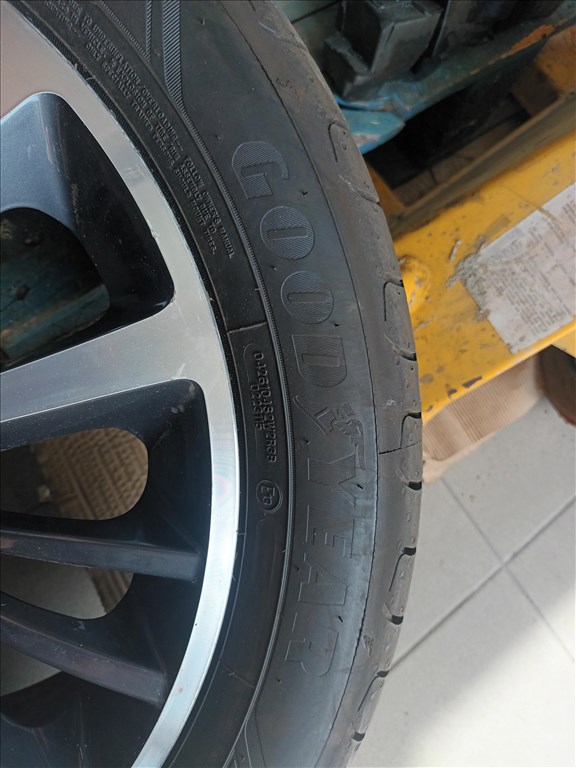 Opel crossland x 17" használt (gyári felni) alufelni, rajta 215/50 újszerű Goodyear nyári gumi gumi  6. kép