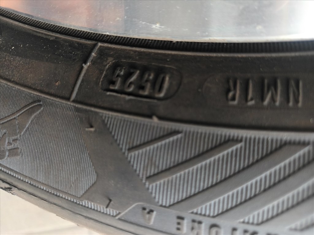 Opel crossland x 17" használt (gyári felni) alufelni, rajta 215/50 újszerű Goodyear nyári gumi gumi  8. kép