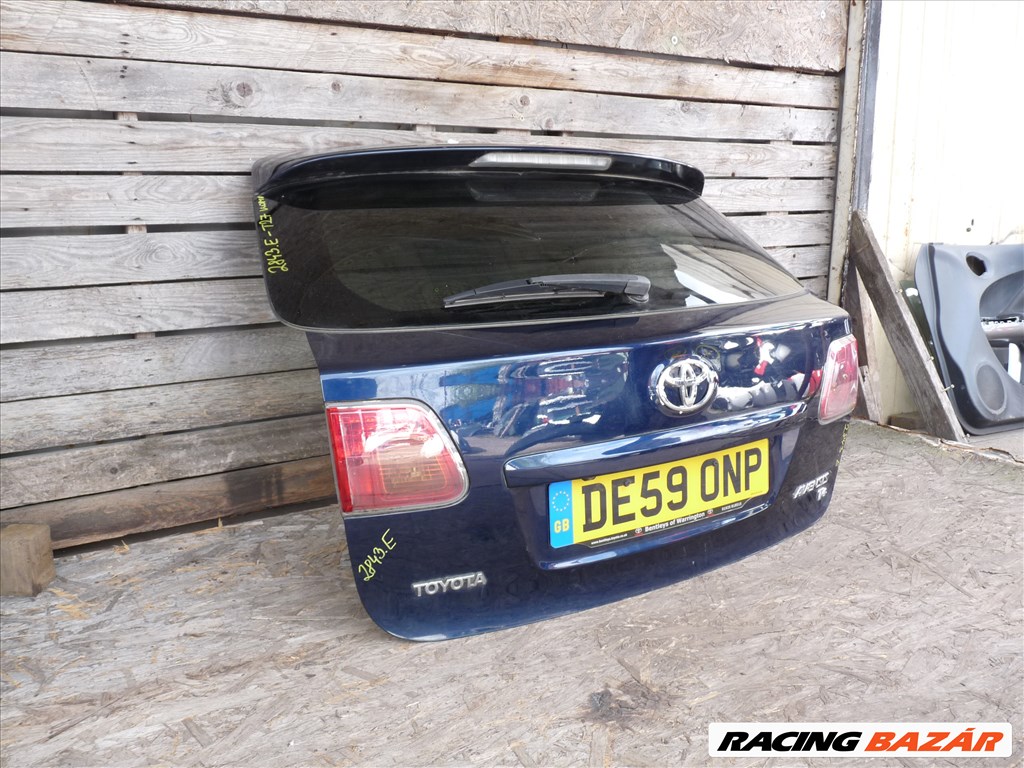 Toyota Avensis (T270) csomagtérajtó  3. kép