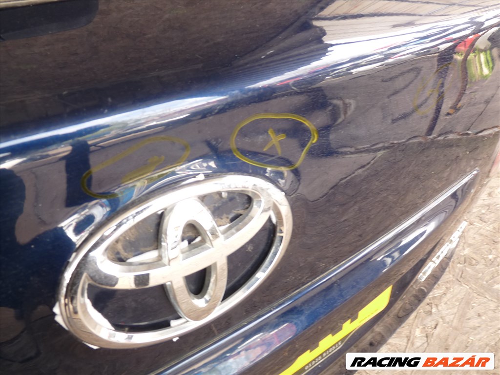 Toyota Avensis (T270) csomagtérajtó  5. kép