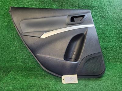SUZUKI S-CROSS Bal hátsó Ajtó Kárpit 8374261M00 8307561m01