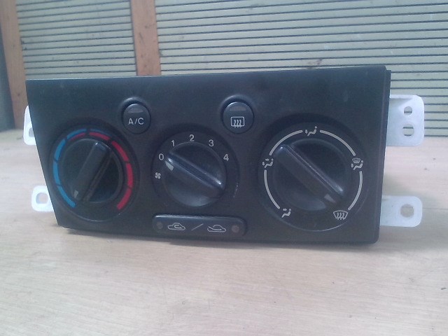 MAZDA PREMACY 99.01-05.10 Fűtés vezérlő panel 1. kép