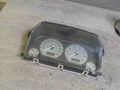 VOLKSWAGEN GOLF III. Kilóméteróra