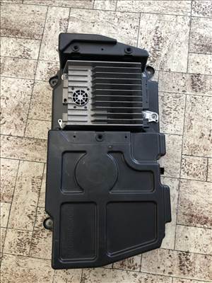 Mercedes Benz A , B , CLA , GLA Harman Kardon erősítő,  mélynyomó , hangszórók a2189000206