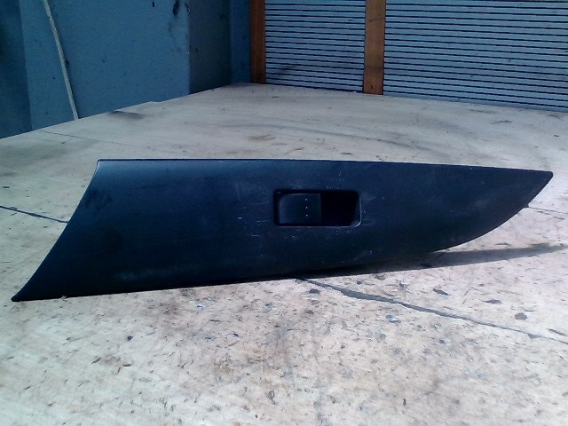MAZDA 3 03.10-06.06 Jobb első ablakemelő kapcsoló 1. kép