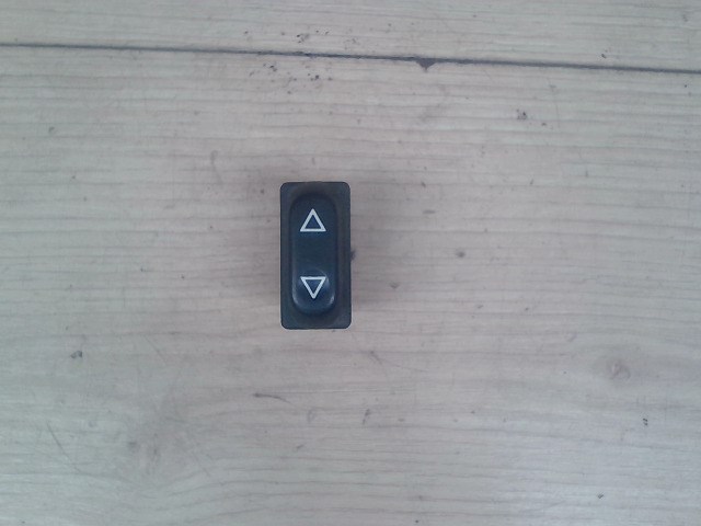 PEUGEOT 306 93-97 Jobb első ablakemelő kapcsoló 1. kép