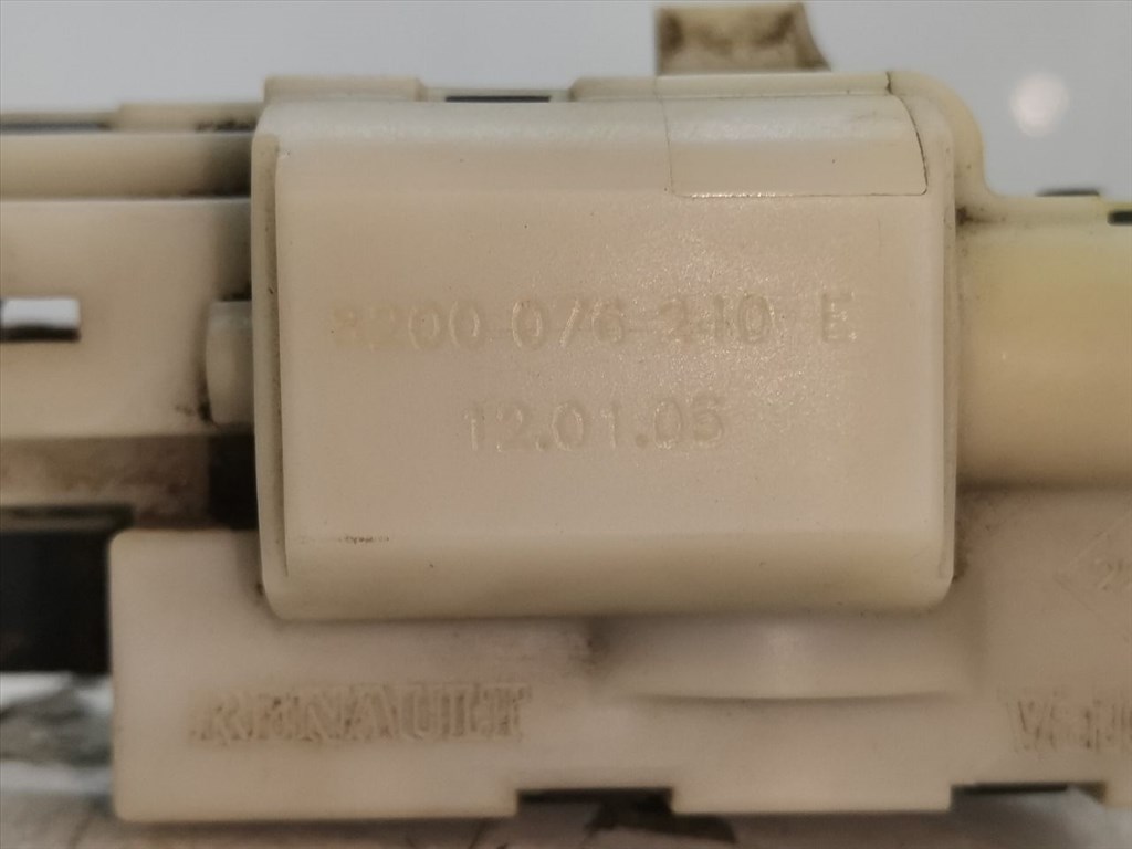 RENAULT MEGANE II (KM0/1_) 1.5 dCi Csomagtérajtó Zárszerkezet #40741# 8200076240E 7. kép