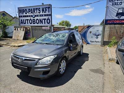 Hyundai i30 bontott alkatrészei