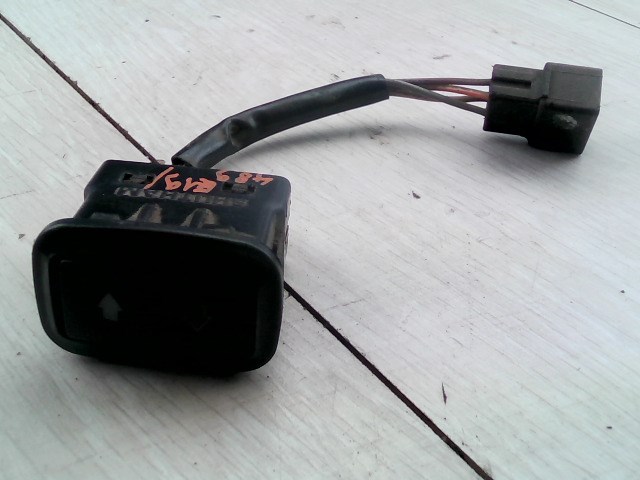 TATA INDICA Jobb hátsó ablakemelő kapcsoló 1. kép