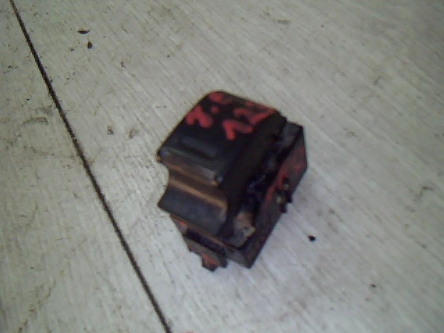 TOYOTA AVENSIS 01-03 Jobb első ablakemelő kapcsoló 1. kép