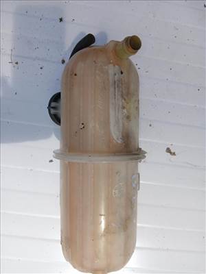 Lexus IS 220 túlfolyó, tágulási tartály