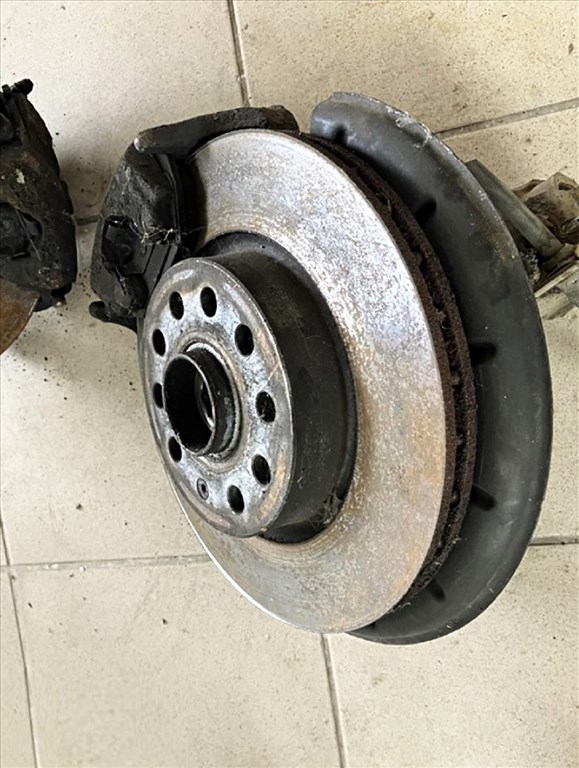 Skoda Octavia 1U Mk1 bal első fék és csonk egyben 1. kép