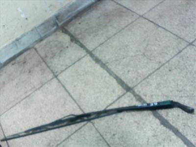 CHRYSLER VOYAGER 96-01 Ablaktörlő kar bal első