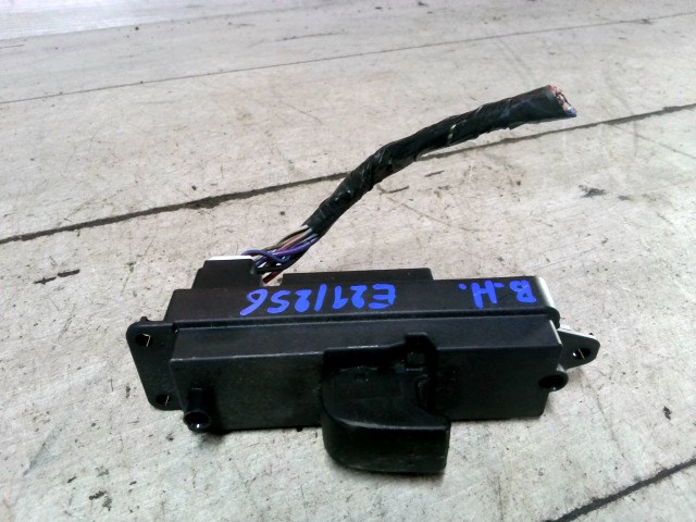 MAZDA 3 03.10-06.06 Bal hátsó ablakemelő kapcsoló 1. kép