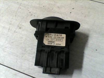 MITSUBISHI GALANT 92.11-96.10 Bal hátsó ablakemelő kapcsoló