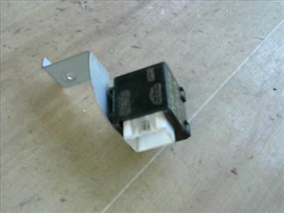 TOYOTA COROLLA 99.10-02.01 Relé