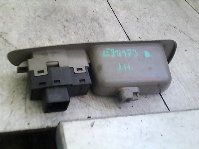 VOLVO V40 Jobb hátsó ablakemelő kapcsoló 1. kép