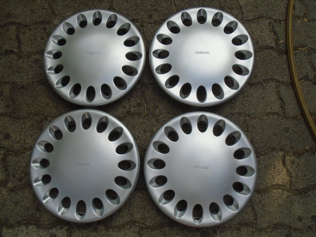 NISSAN 13" régi gyári dísztárcsa garnitúra 1. kép
