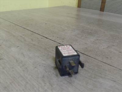 MITSUBISHI L300 Relé