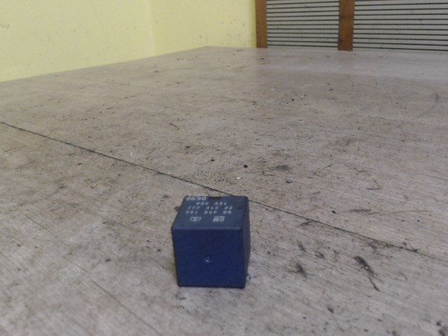 OPEL ASTRA F 94-02 Relé 1. kép