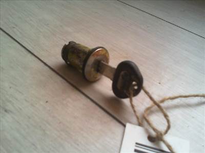 SUBARU LIBERO Bal első ajtó dugózár