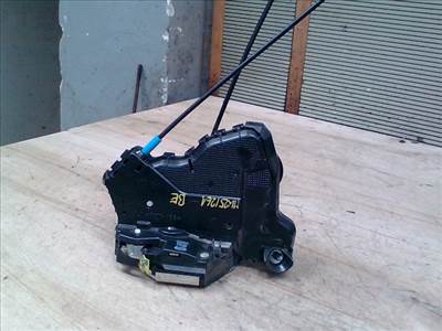 TOYOTA Auris 2007.03.01-2010.02.28 Bal első ajtó zárszerkezet központi záras