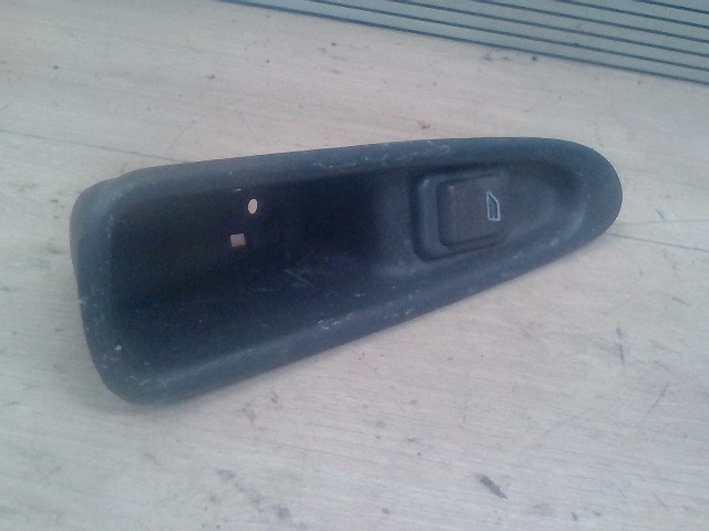 VOLVO V40 Jobb hátsó ablakemelő kapcsoló 1. kép