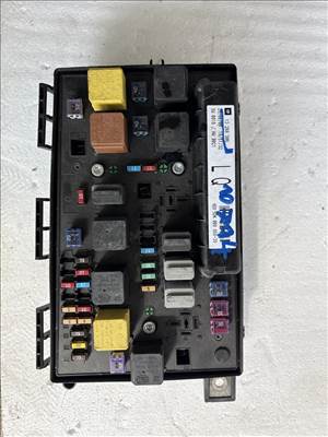Opel Zafira B 2005-2014 Motortéri biztosítéktábla Bcm 13268306