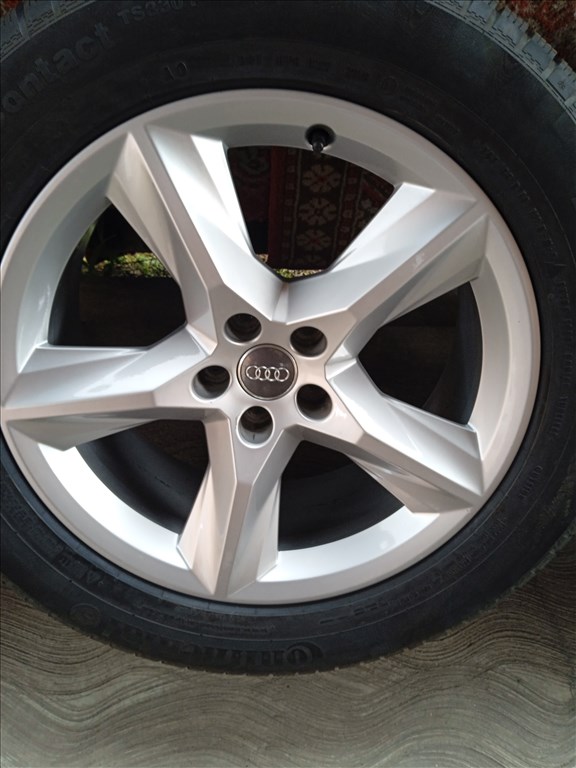 gyári 19 collos AUDI Q7 4M alufelnik téligumikkal 3. kép