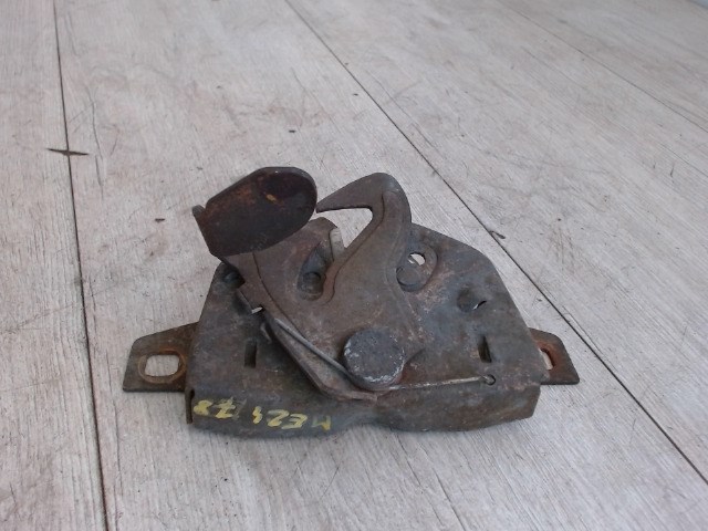 FIAT PUNTO II. Motorháztető zár 1. kép