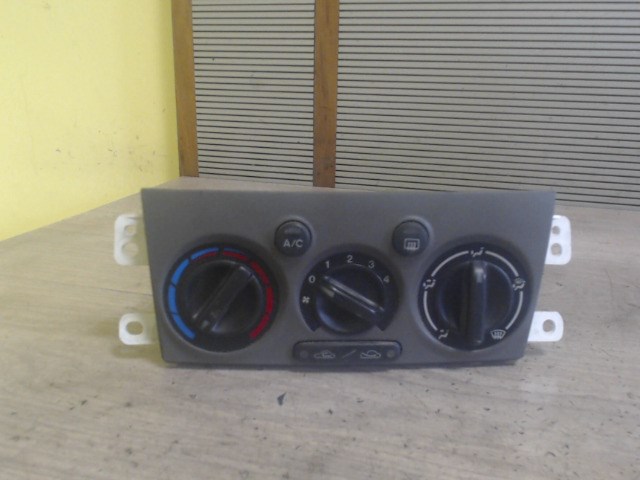 MAZDA PREMACY 99.01-05.10 Fűtés vezérlő panel 1. kép