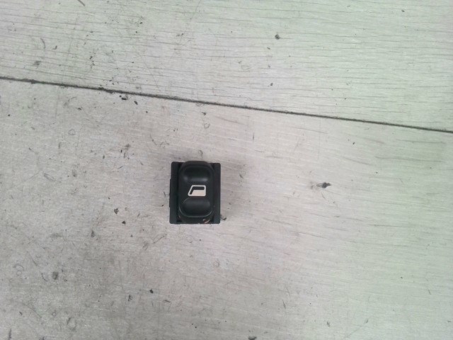 PEUGEOT 406 Jobb hátsó ablakemelő kapcsoló 1. kép