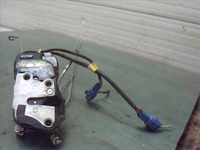 SUZUKI SWIFT 96-05 Jobb első ajtó zárszerkezet központizáras