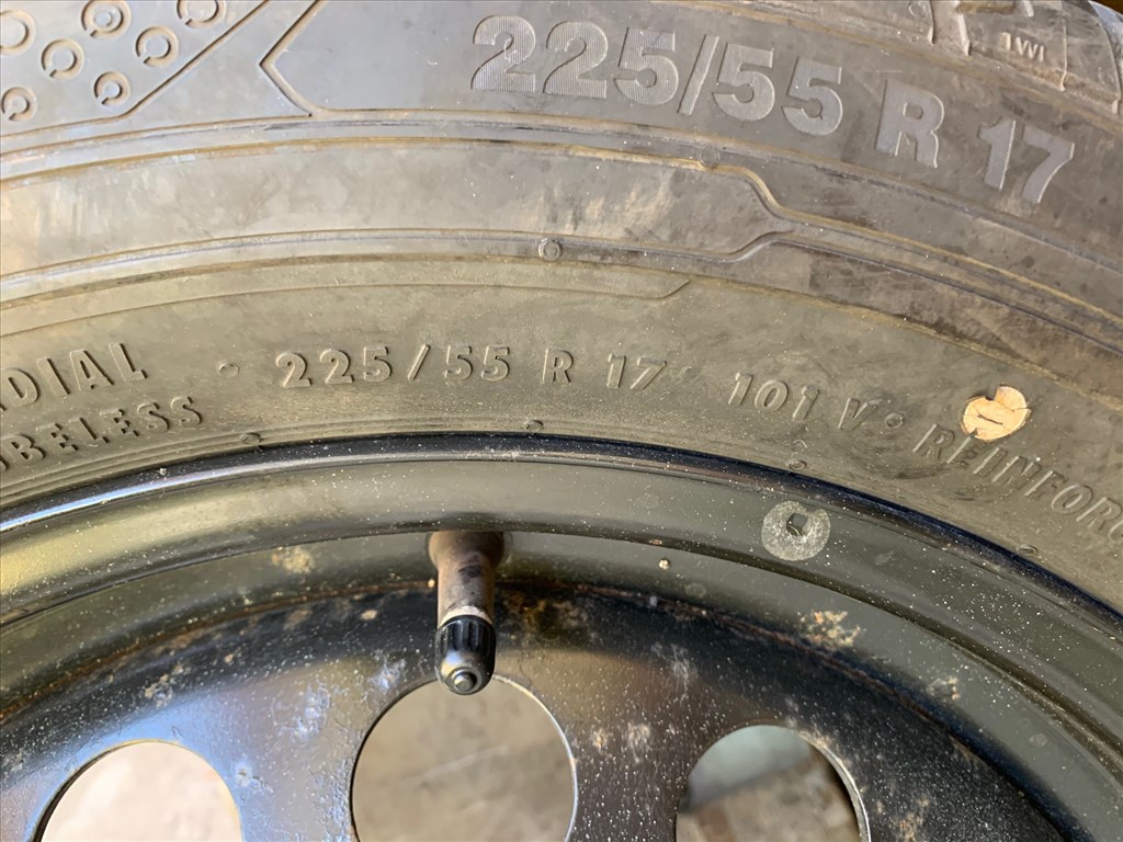  225/5517" új Continental nyári gumi gumi 4. kép