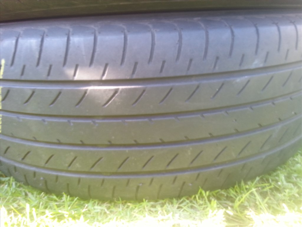  225/60R18 Yokohama nyári gumi garnitúra 4. kép