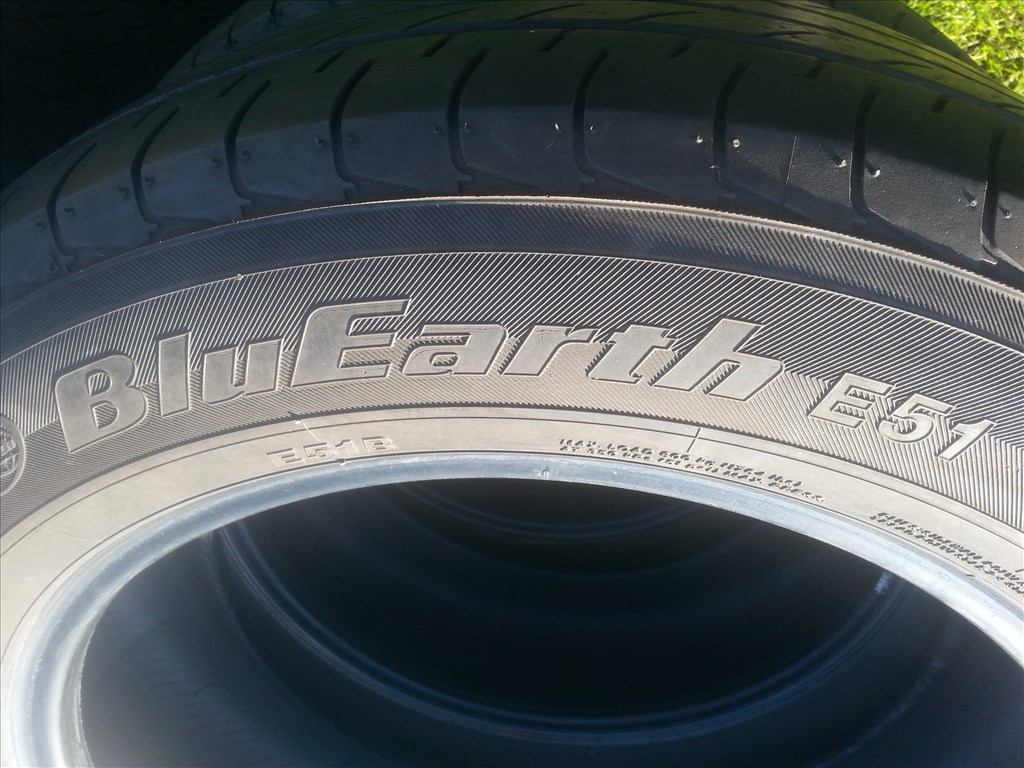  225/60R18 Yokohama nyári gumi garnitúra 7. kép