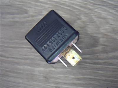 AUDI A6 94-97 Relé