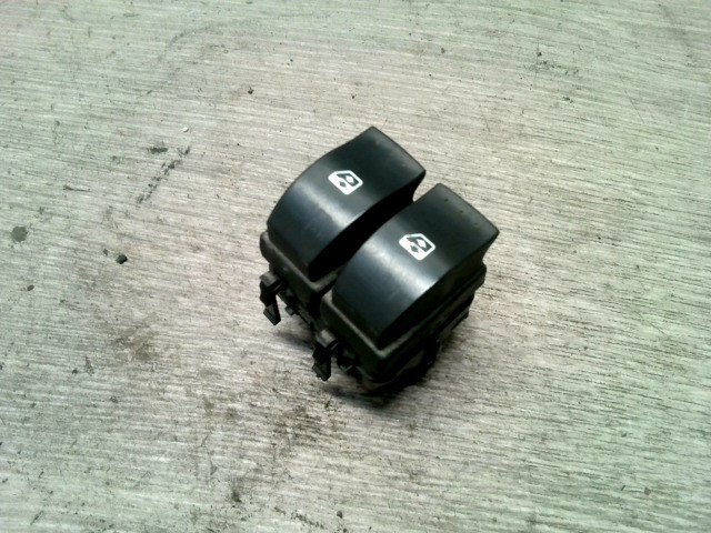 RENAULT SCENIC 03-06 Bal első ablakemelő kapcsoló 1. kép