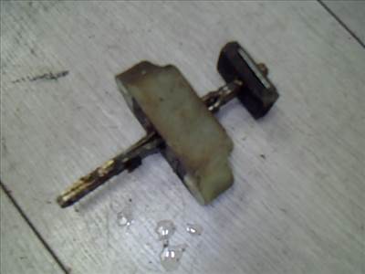 SUZUKI SWIFT 96-05 Jobb első ajtóhatároló 