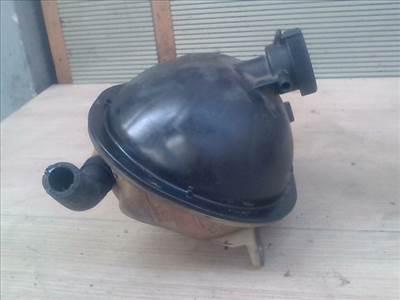 TOYOTA Corolla Verso 02.01.01-04.05.31 Kiegyenlítő tartály