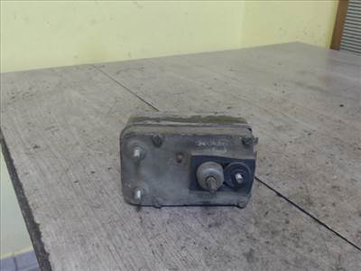 TRABANT 601 Ablaktörlő motor első