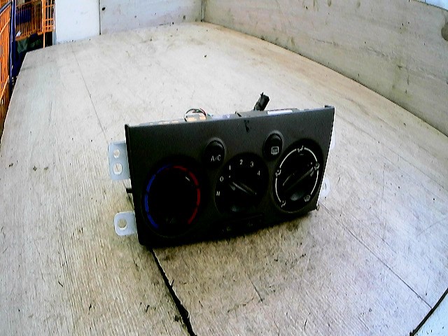 MAZDA PREMACY 99.01-05.10 Fűtés vezérlő panel 1. kép