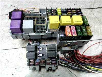OPEL CORSA C 00-06 Biztosítéktábla BCM BSI BSM SAM GEM modul Motortér